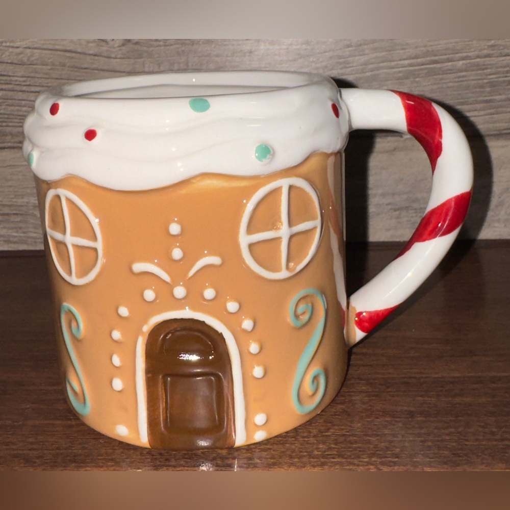 Super Cute  Gingerbread House Mug - NEW